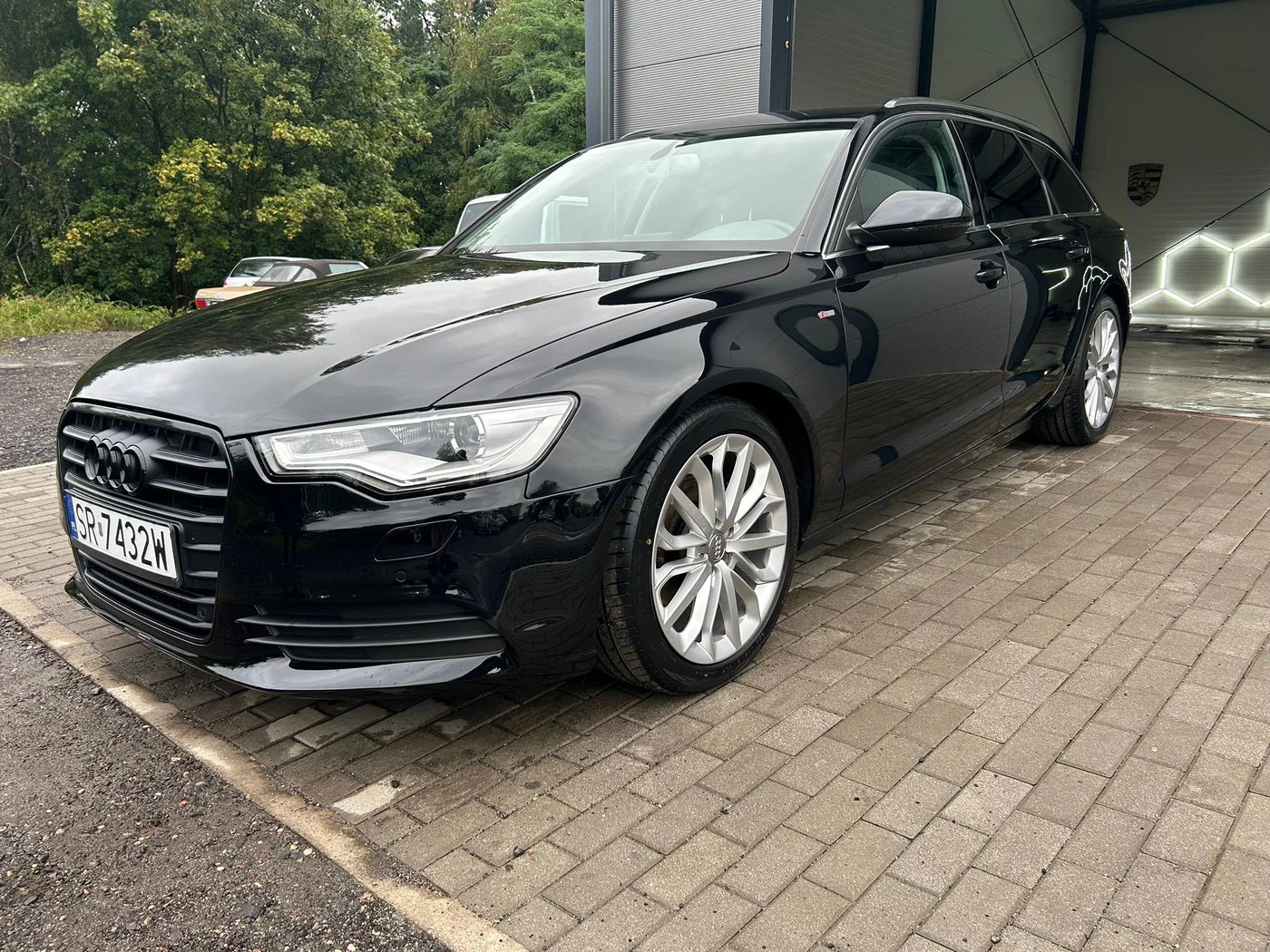 Audi po zakończeniu realizacji, z zamontowanym przednim zderzakiem i lampami